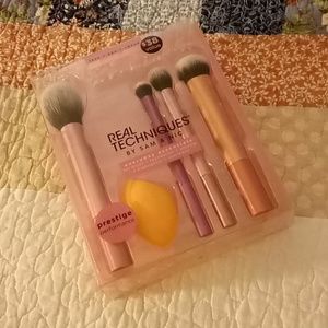 💋2/$20 Real Techniques face ,eye ,cheek set